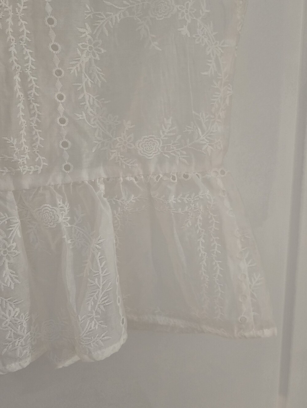 Calypso St. Barth White Eyelet Tie-Front Sleeveless Embroidered Blouse Msrp $245 - Picture 4 of 9